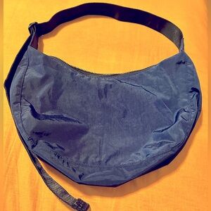 Baggu Medium Crescent in Blue/Navy
